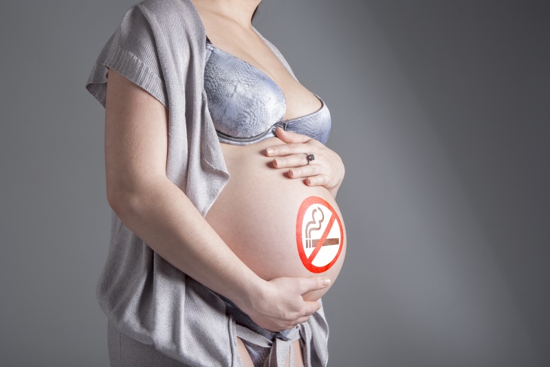 zwangere vrouw die niet rookt
