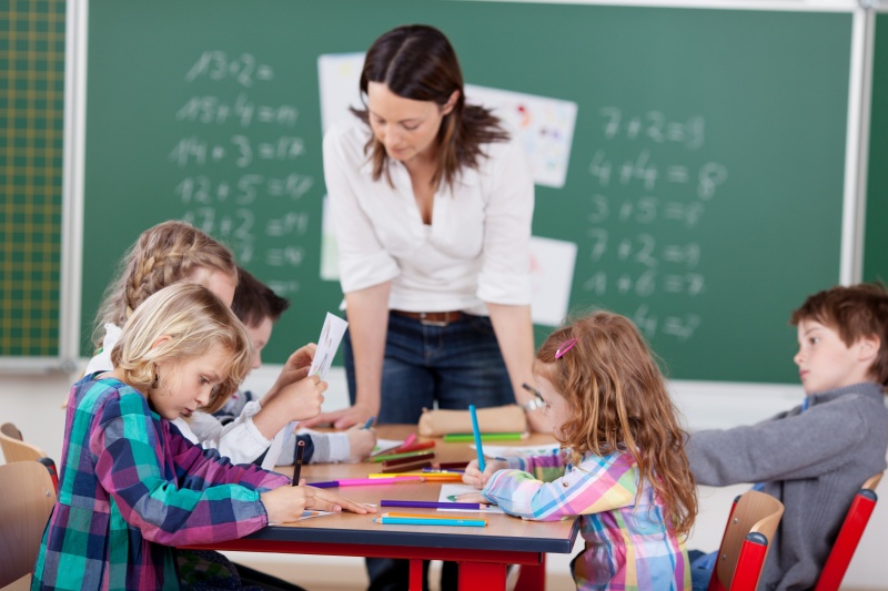 kinderen aan het werk op basisschool