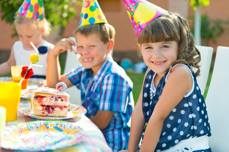 kinderfeestje taart eten