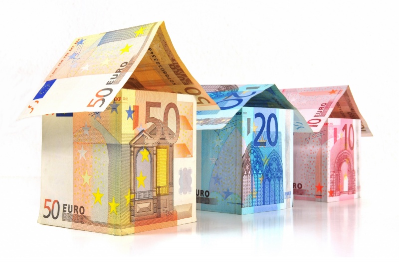 huisjes van euro biljetten