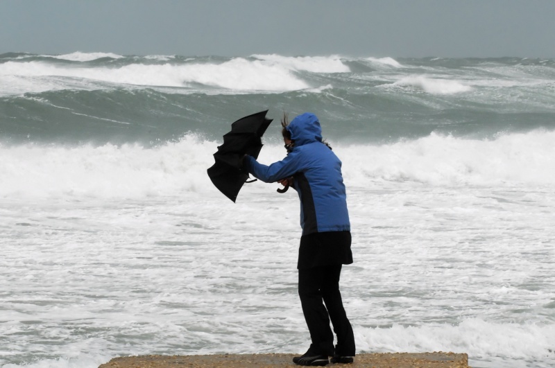 harde wind op het strand