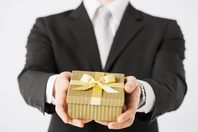 Cadeaus geven op het werk: wanneer en gepast?