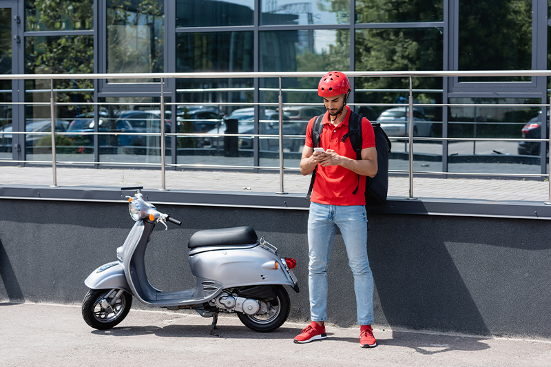 De voordelen van het huren van een bezorgscooter