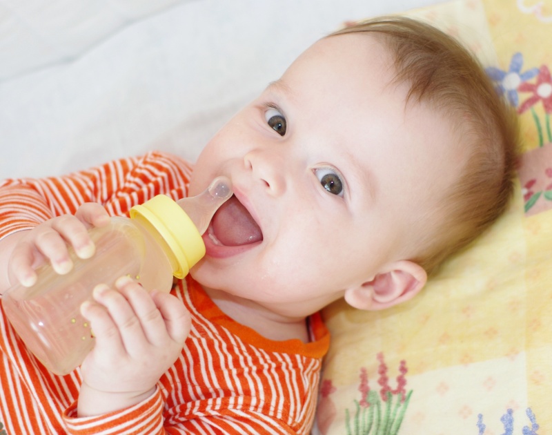 Ontwikkeling baby 6 tot 12 maanden infobron.nl