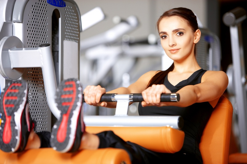 vrouw aan het sporten